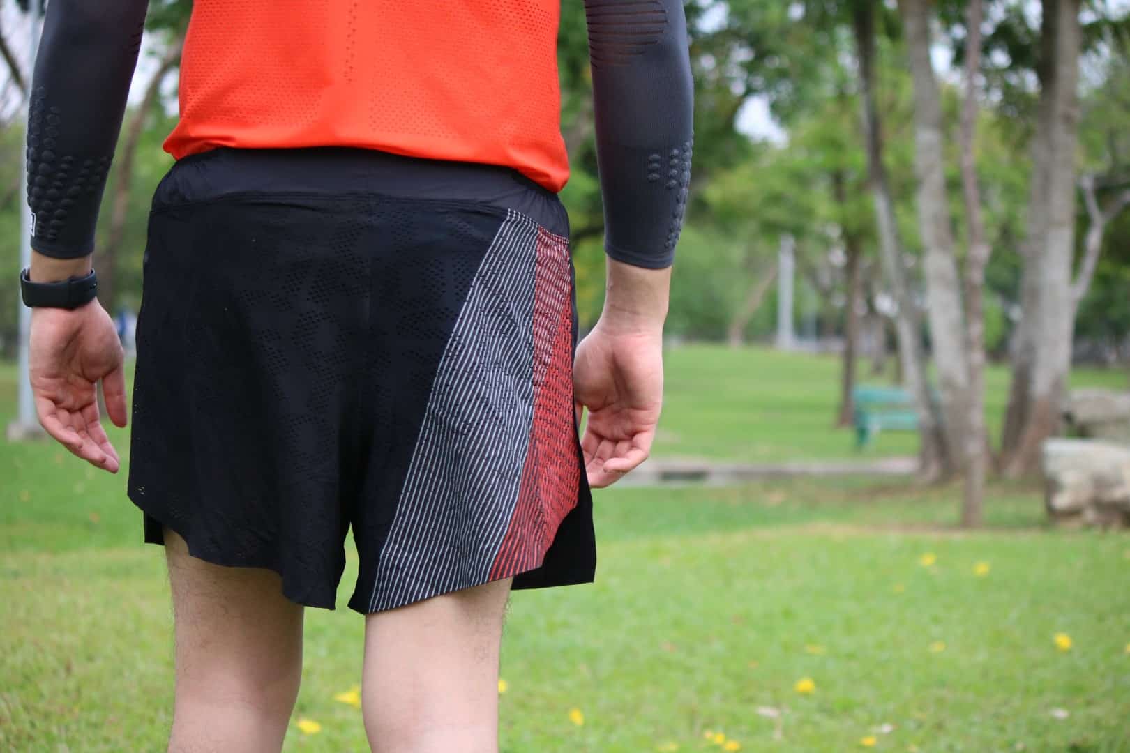 ชุดออกกำลังกาย กางเกง Compressport Running Range Split Short สีแดง