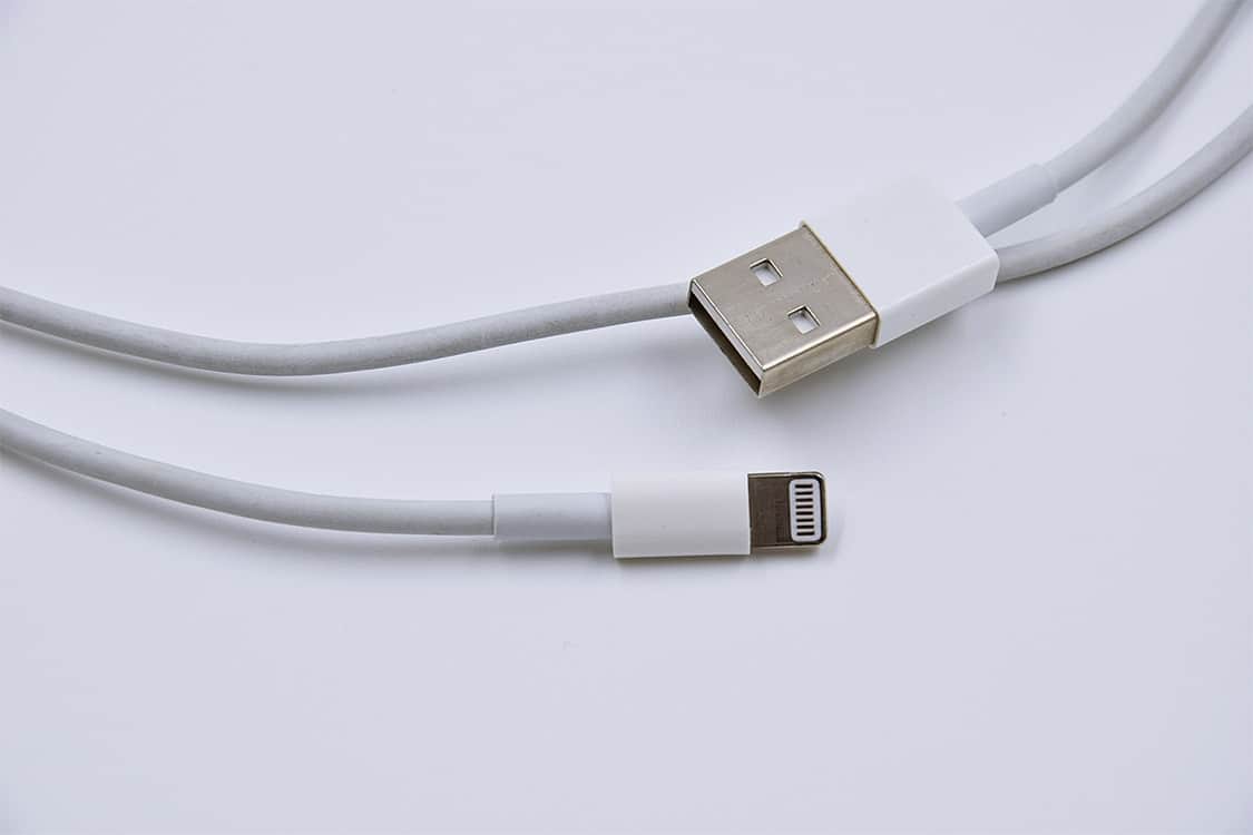 วิธีดูสายชาร์จแท้ไอโฟน-สาย-USB