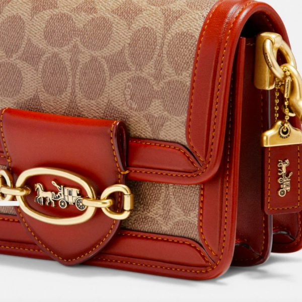 กระเป๋า Coach Hero Crossbody In Signature Canvas