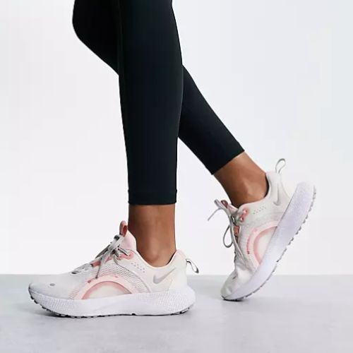 รองเท้า Nike ผู้หญิงรุ่น React Escape Run 2