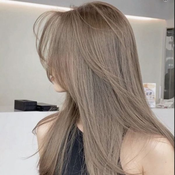สีผมน้ำตาลเทา